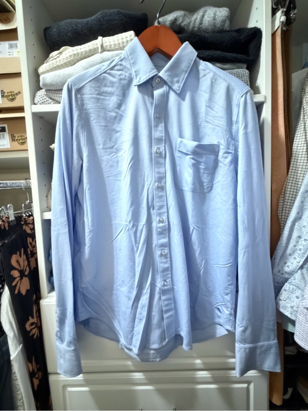 Tommy Bahama Light Blue Men's Button-Up Dress Shirt. Size medium. Excellent cond